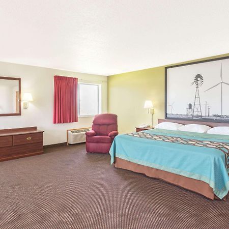 Super 8 By Wyndham Cresco Ia Hotel Exterior photo