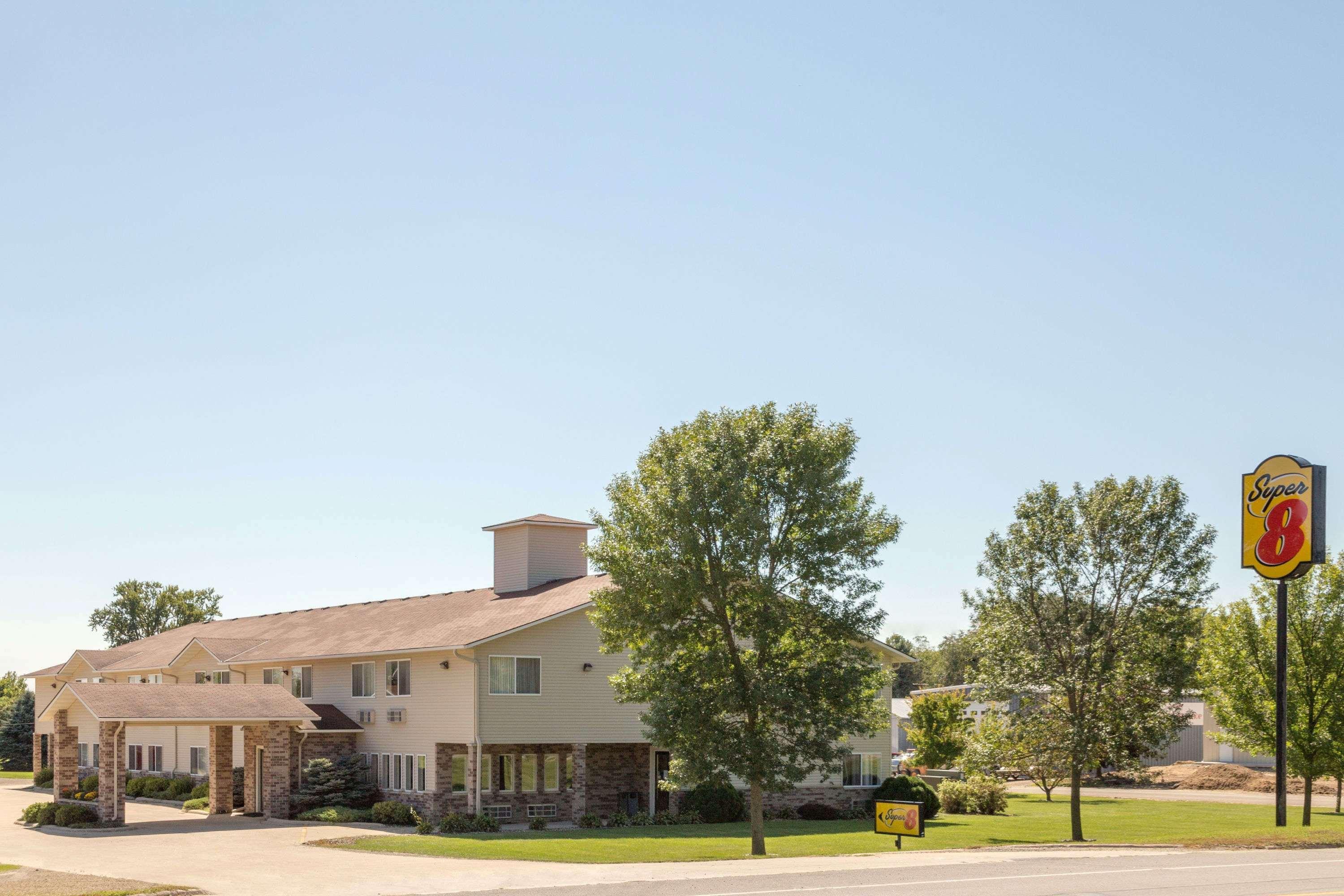 Super 8 By Wyndham Cresco Ia Hotel Exterior photo