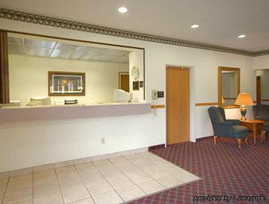 Super 8 By Wyndham Cresco Ia Hotel Interior photo